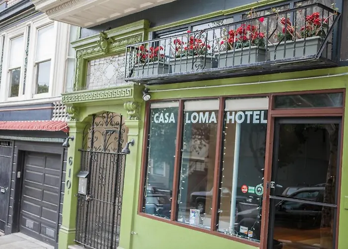 Casa Loma Hotel